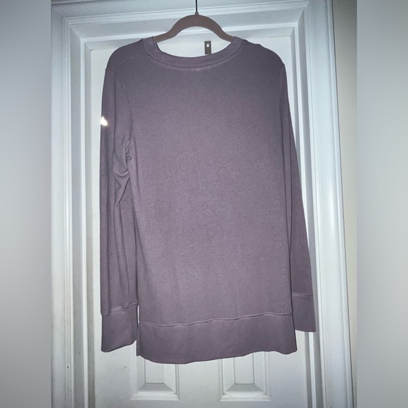 π§π½ββοΈ Alo Yoga Pullover Glimpse Top - Lavender - Sz Medium - Picture 4 of 9